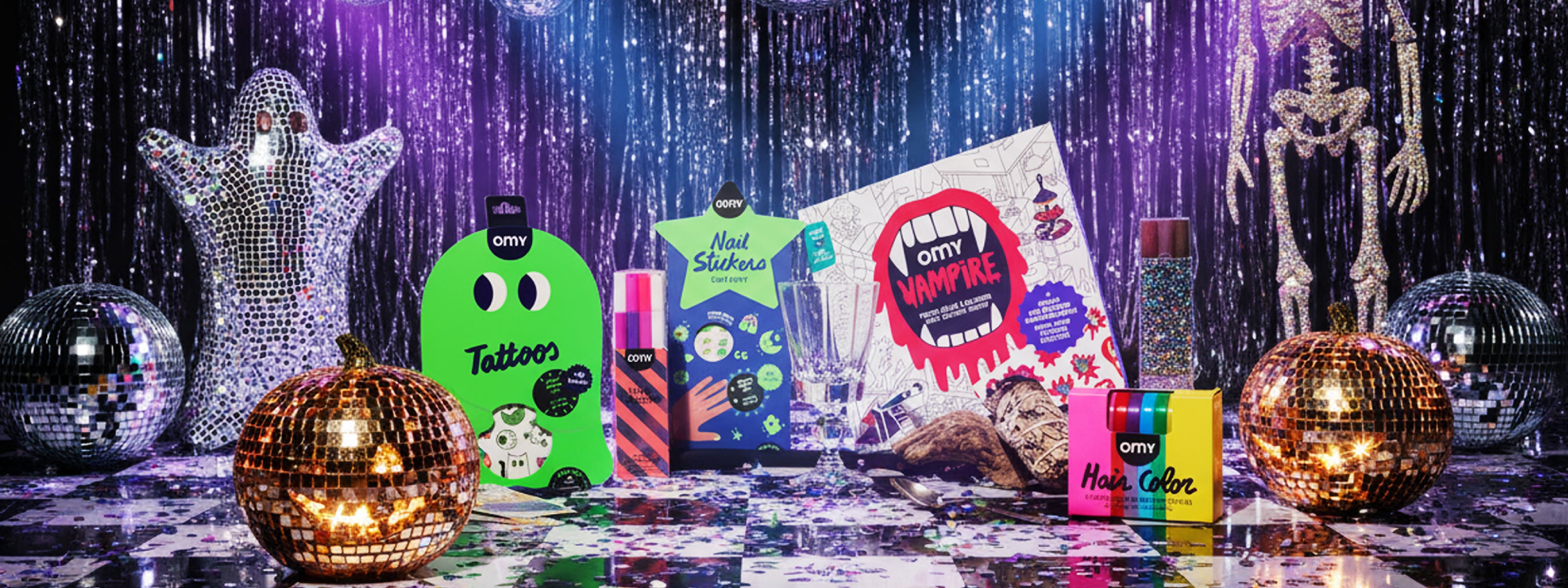 Collection Halloween OMY : tatouages temporaires, stickers ongles, coloriage vampire, coloration cheveux et paillettes pour enfants dans une ambiance festive et créative.