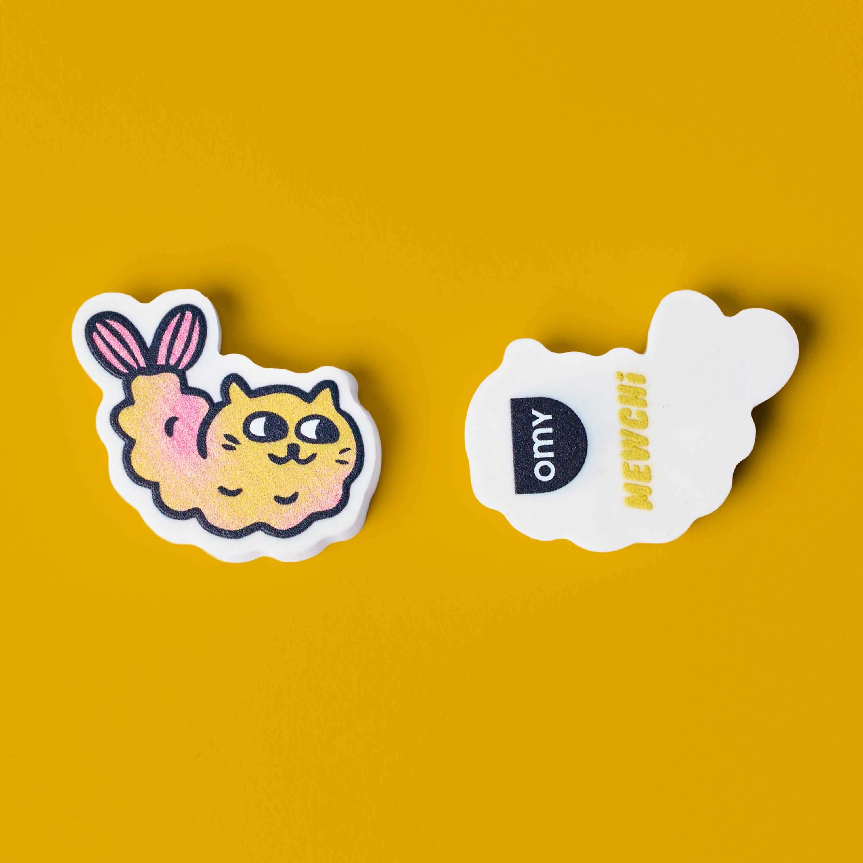 gomme kawaii chat Mewchi parfumee OMY vue face et dos fond jaune