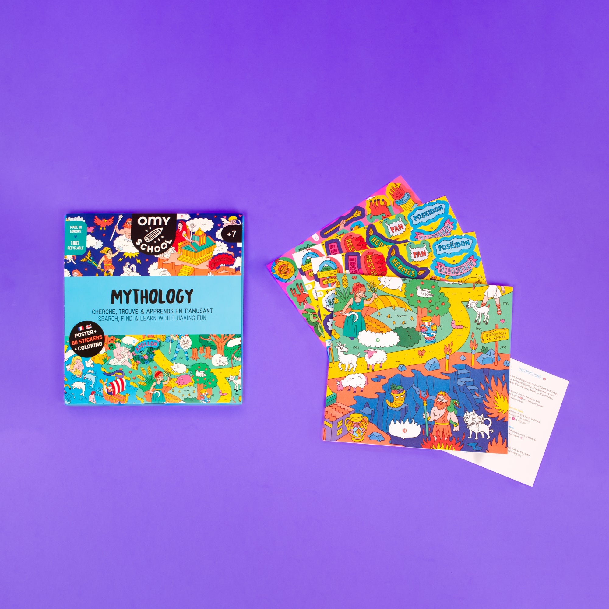 OMY School Mythology Box ab 7 Jahren: Such-Poster, Stickerbögen und Anleitung, auf violettem Hintergrund