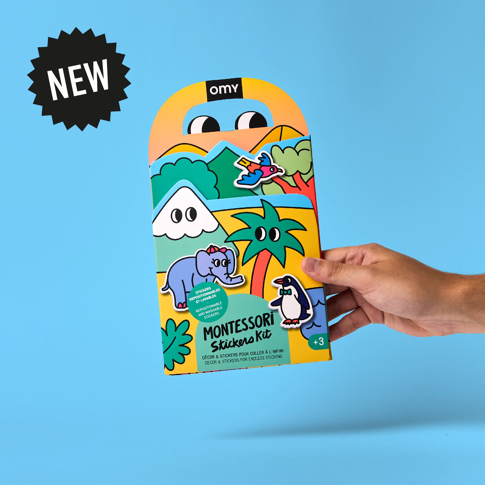 Kit Montessori Stickers Kit – Animals tenu dans une main, illustré avec des animaux rigolos sur un décor tropical coloré pour enfants dès 3 ans. - Edition nouveauté OMY