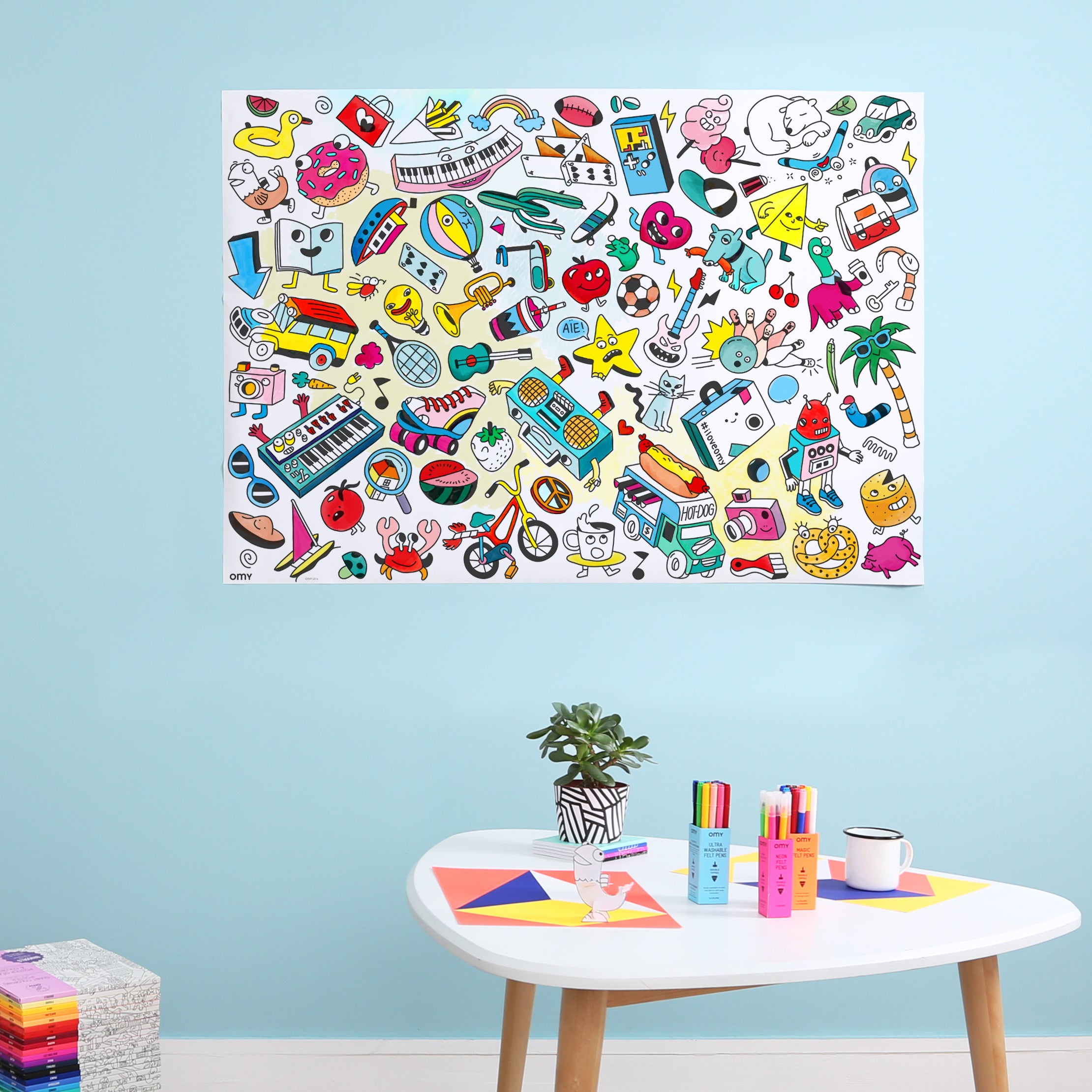Poster géant Baby Pop Art OMY colorié dans une chambre – Activité et décoration créative