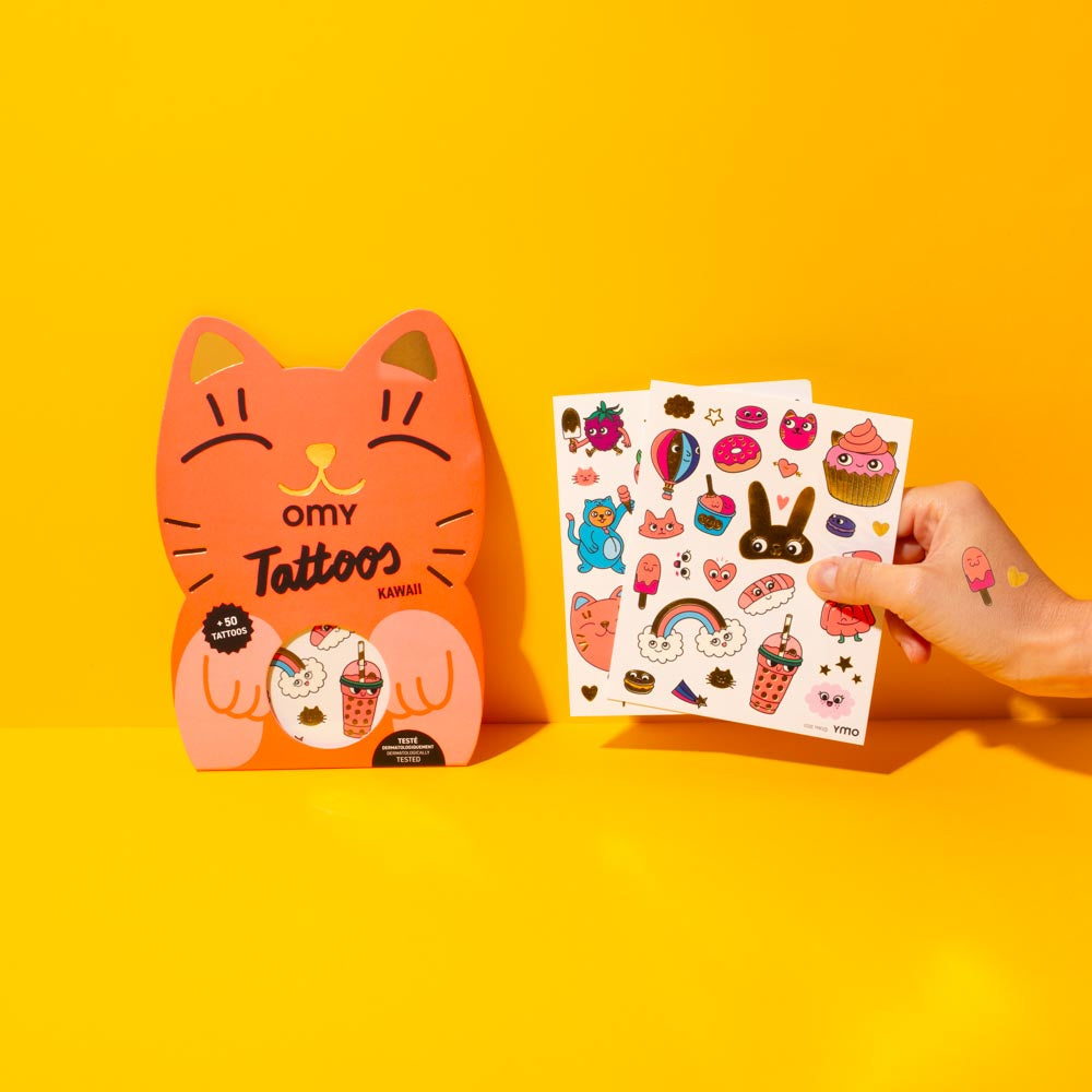 Pochette Tattoos Kawaii OMY – 50 tatouages colorés inspirés de l’univers japonais mignon