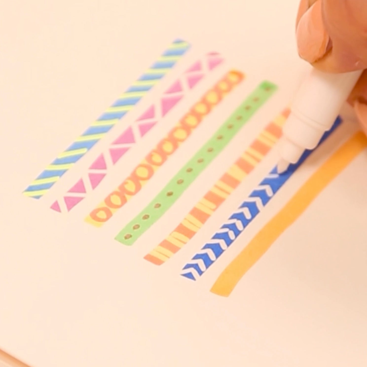 Hand erasing a line with OMY magic markers – Demo of the erasing power