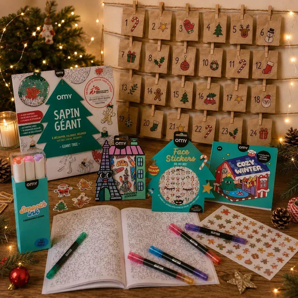 Produits créatifs OMY disposés à côté d'un calendrier de l'Avent fait maison sur une table décorée pour Noël.