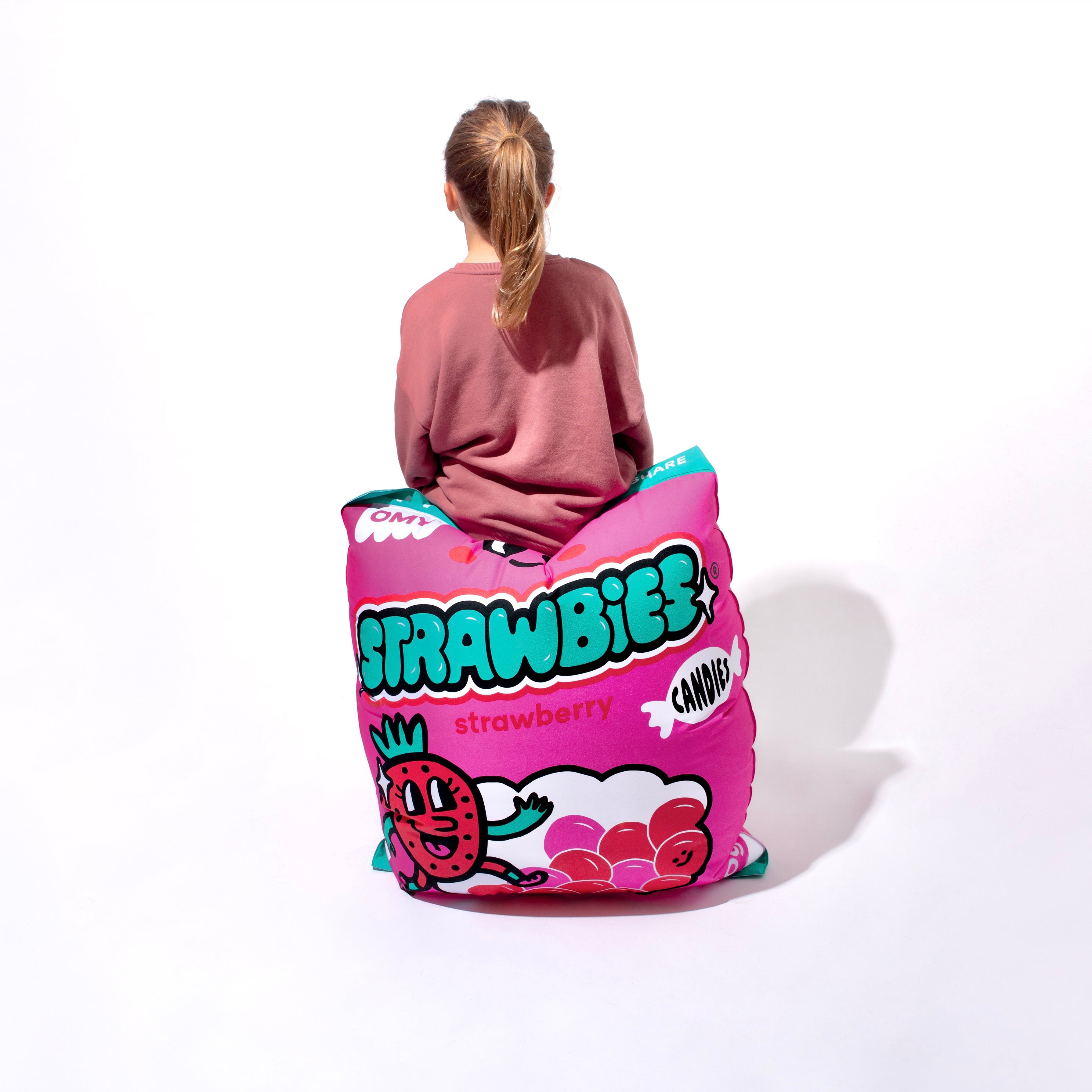 Strawbies - Giant inflatable cushion