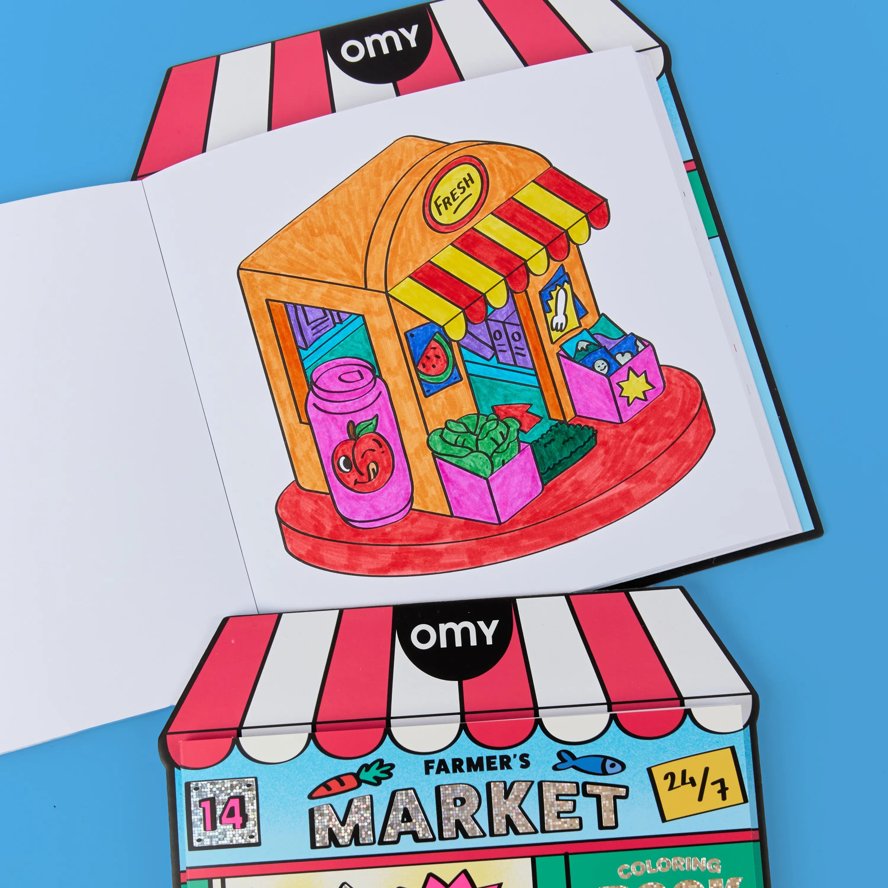Enfant jouant avec la boutique géante à colorier « Farmer’s Market » OMY.