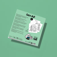 Achterkant van het kleurboek OMY Cozy Art Paris, met de uitscheurbare pagina's, voorbeelden van illustraties om in te kleuren, meertalige productbeschrijving, een creatief en rustgevend product voor kinderen en volwassenen