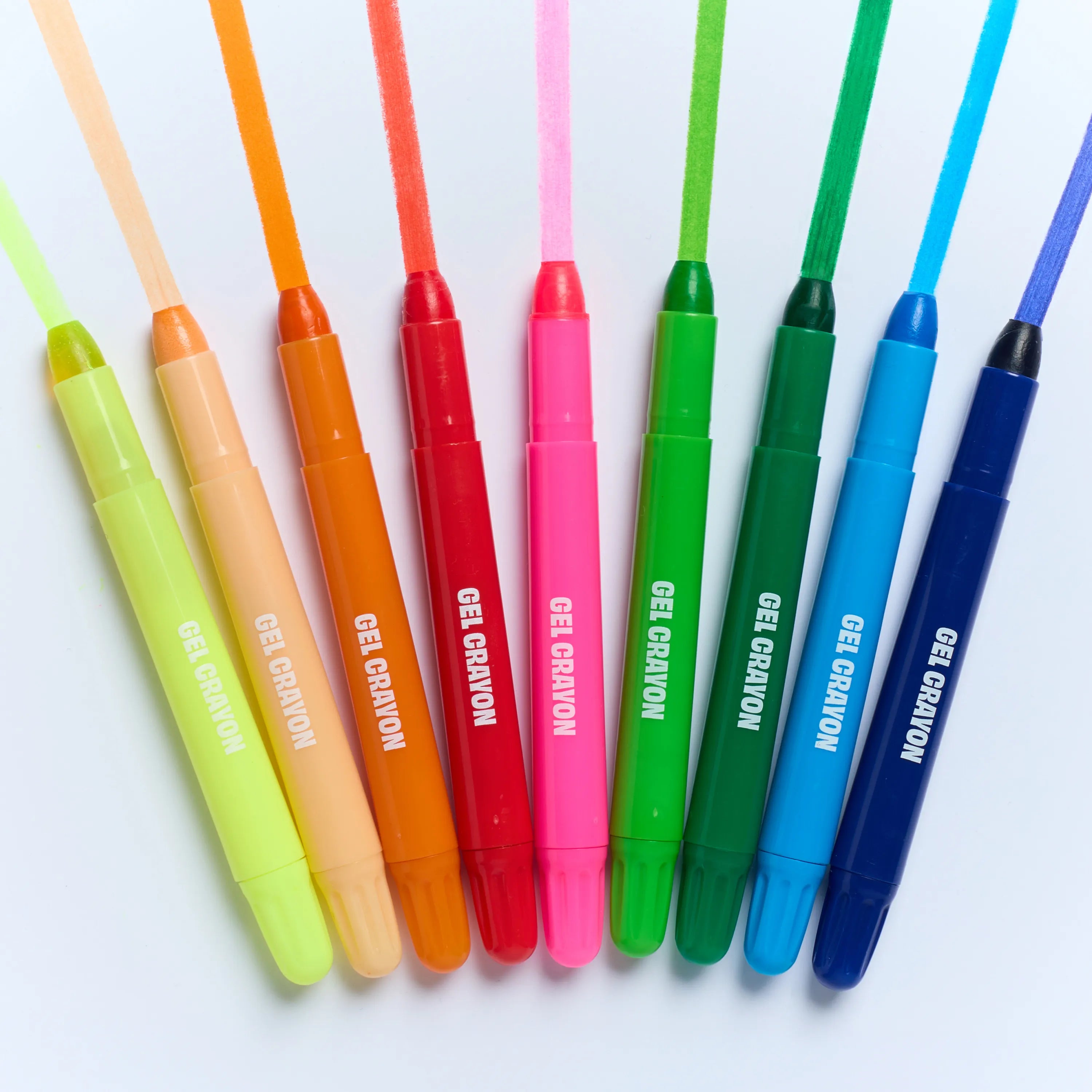 Ensemble de crayons gel OMY aux couleurs vives et variées.
