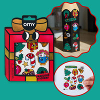 Fabulous Stickers Noël OMY con lámina de stickers holográficos grandes y ejemplos de decoración sobre objetos.