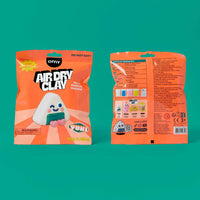 OMY Air Dry Clay Yuki Beutel, von vorne und hinten gezeigt, auf grünem Hintergrund