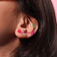  Bijoux autocollants OMY Lily portés sur oreille d’enfant – Accessoire mignon et facile à poser
