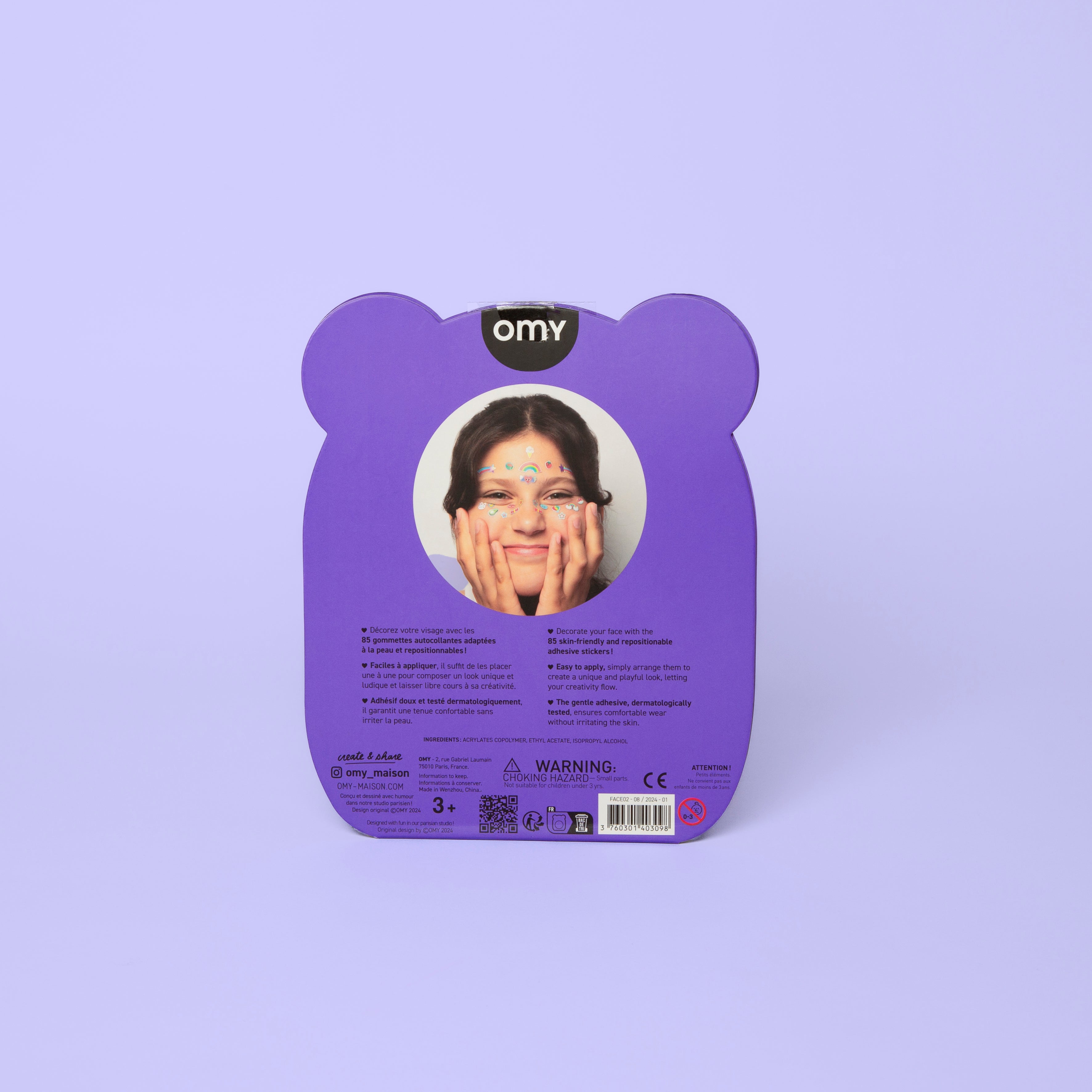 Dos de l'emballage violet des stickers visage Kawai OMY en forme d'ourson, avec photo d'une enfant portant les strass