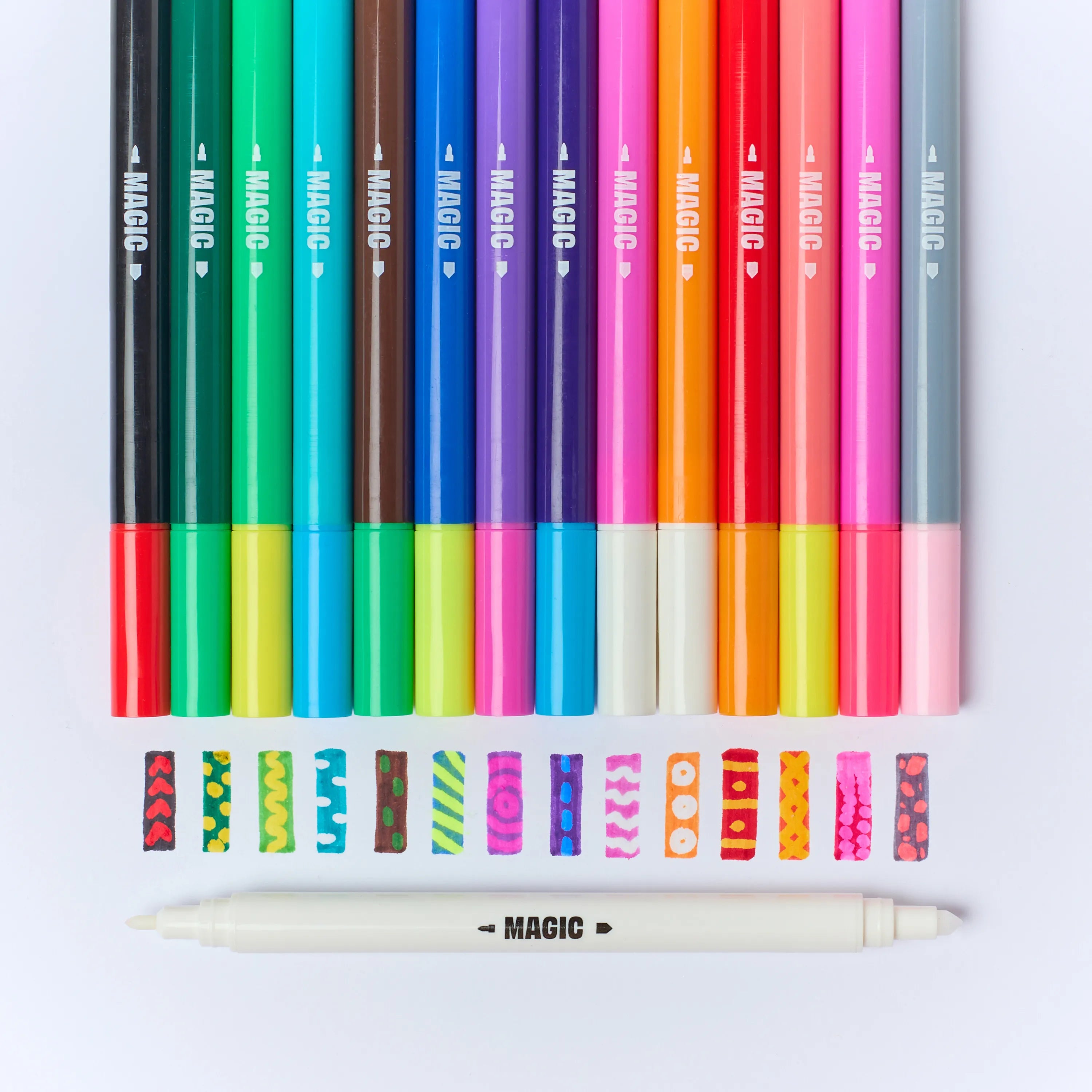 Alignement des feutres Magic Twist OMY – 16 couleurs double pointe qui changent de couleur