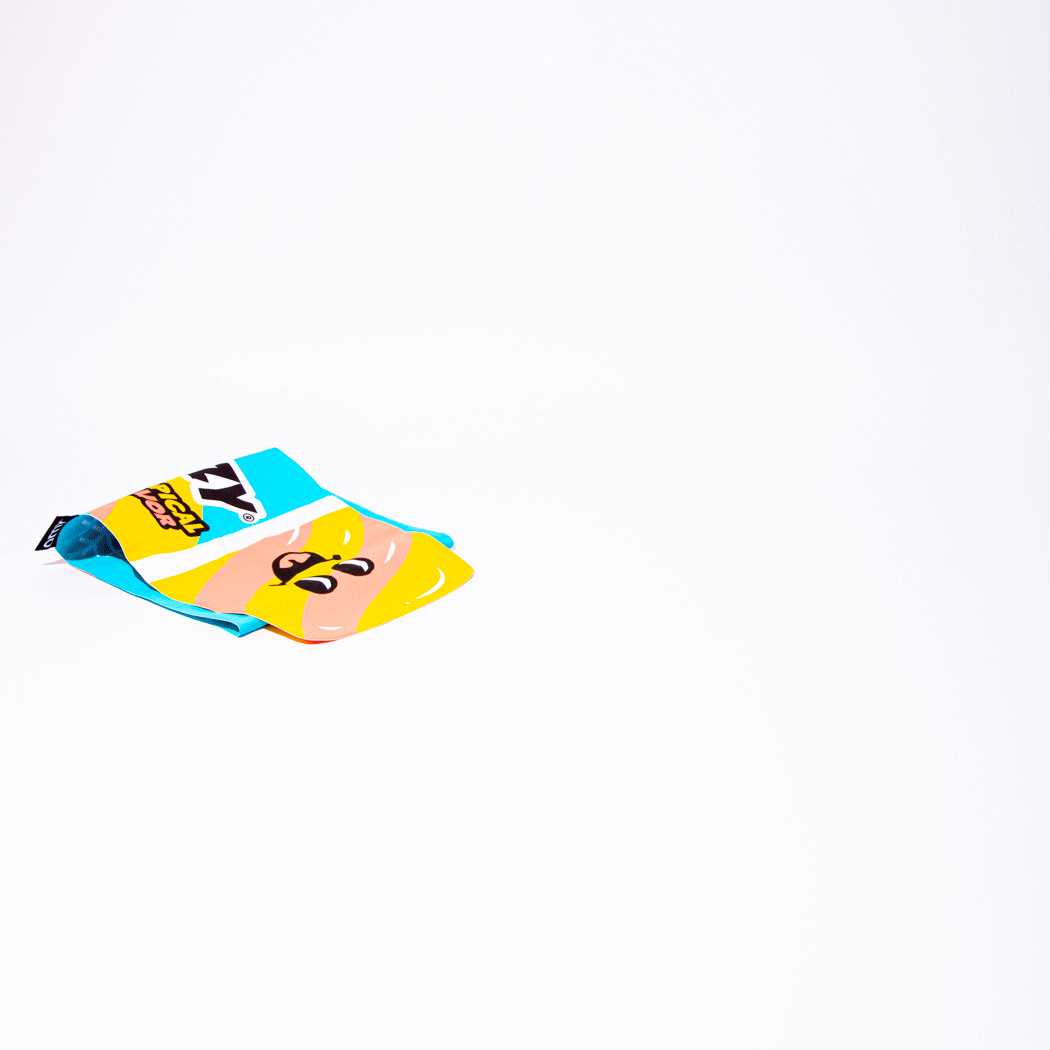 Animation of the OMY Freezy inflatable pouf shaped like a water ice, first deflated, on a white background
