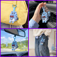 Miky Plüsch-Schlüsselanhänger an einer Tasche, mit Schlüsseln, einem Auto und einer Jeans