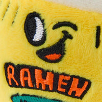 Gestickte Detailansicht der Sweet Buddies Mini-Plüschfigur Noo von OMY