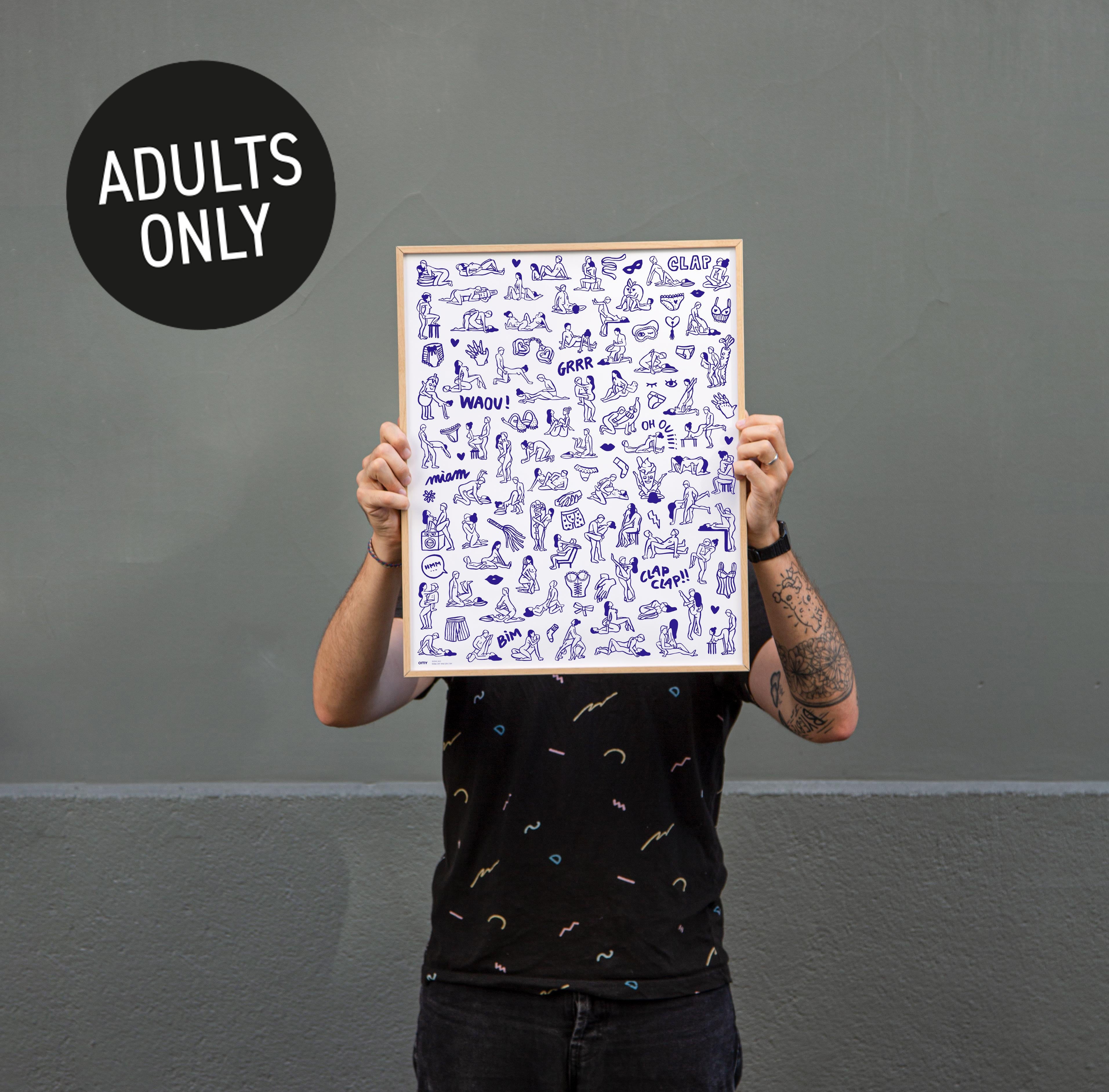 Mann hält sich das gerahmte OMY Poster 69 vors Gesicht, freche blaue Illustrationen, Adults Only Aufkleber