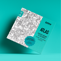 Poster géant à colorier Atlas OMY : une immense carte du monde, fabriqué en France et 100 % recyclable, sur fond turquoise