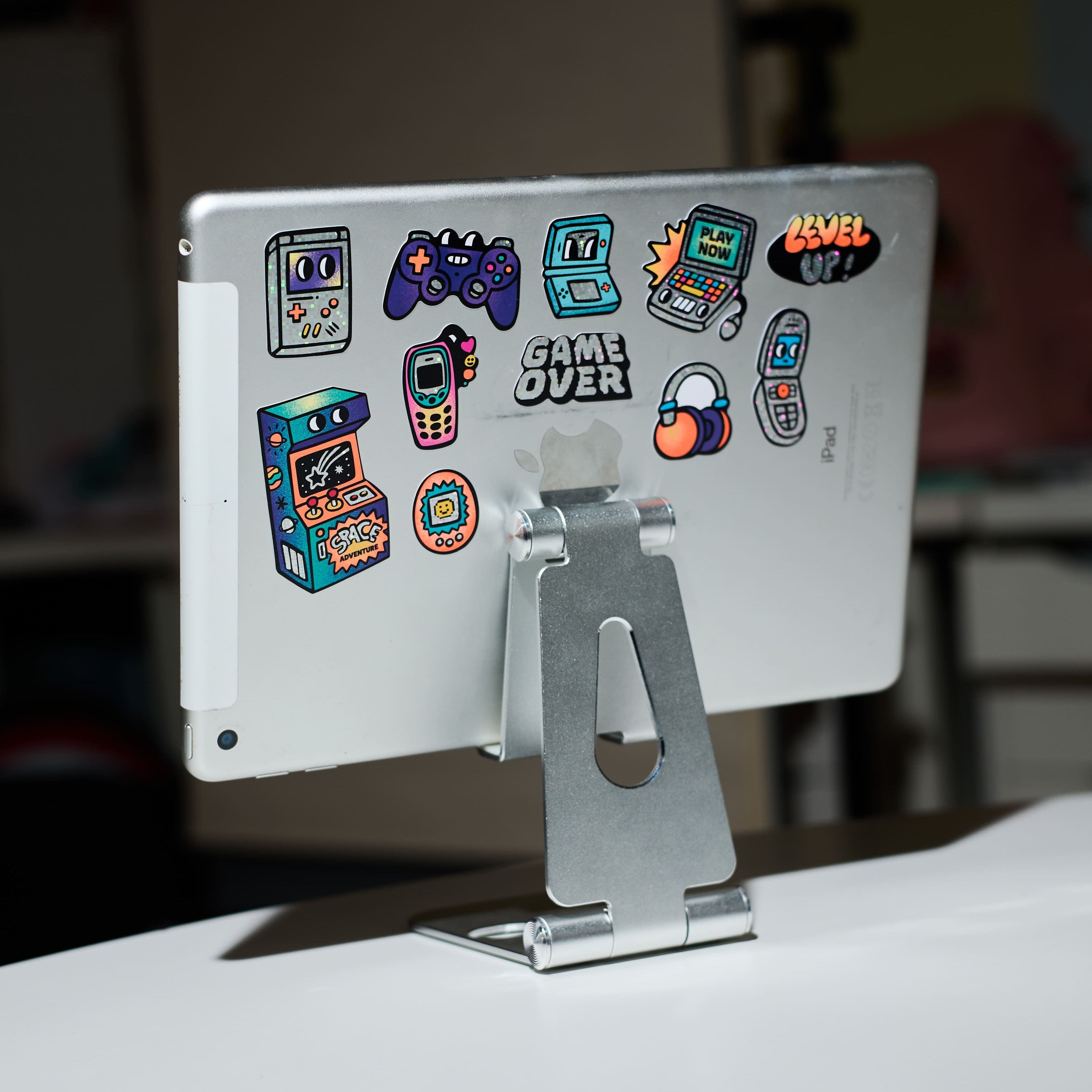 Stickers Game Boy OMY collés sur tablette, décorations gaming rétro en vinyle holographique