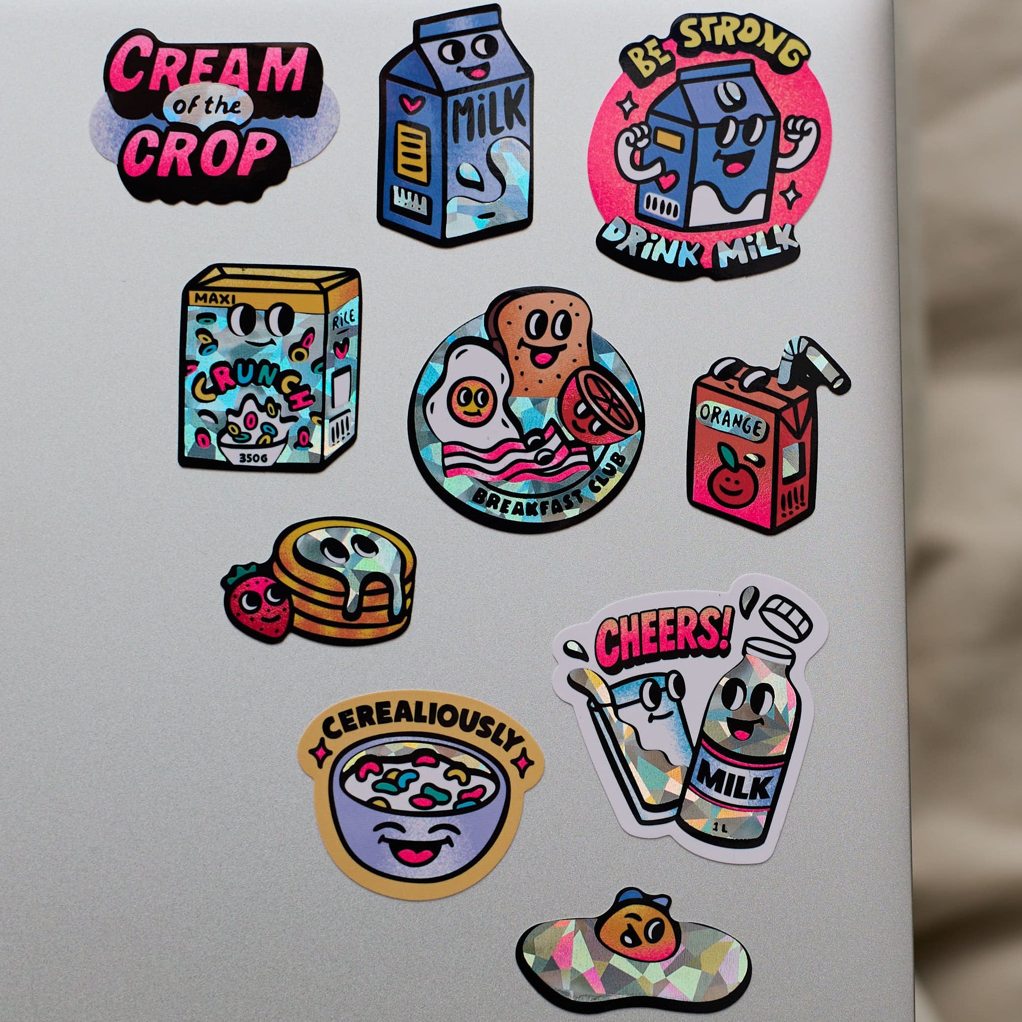 Gros plan planche de stickers Milk OMY, autocollants vinyle petit-déjeuner holographiques
