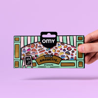 Packaging Fabulous Stickers Boutique French Baguette OMY tenu en main, univers boulangerie illustré