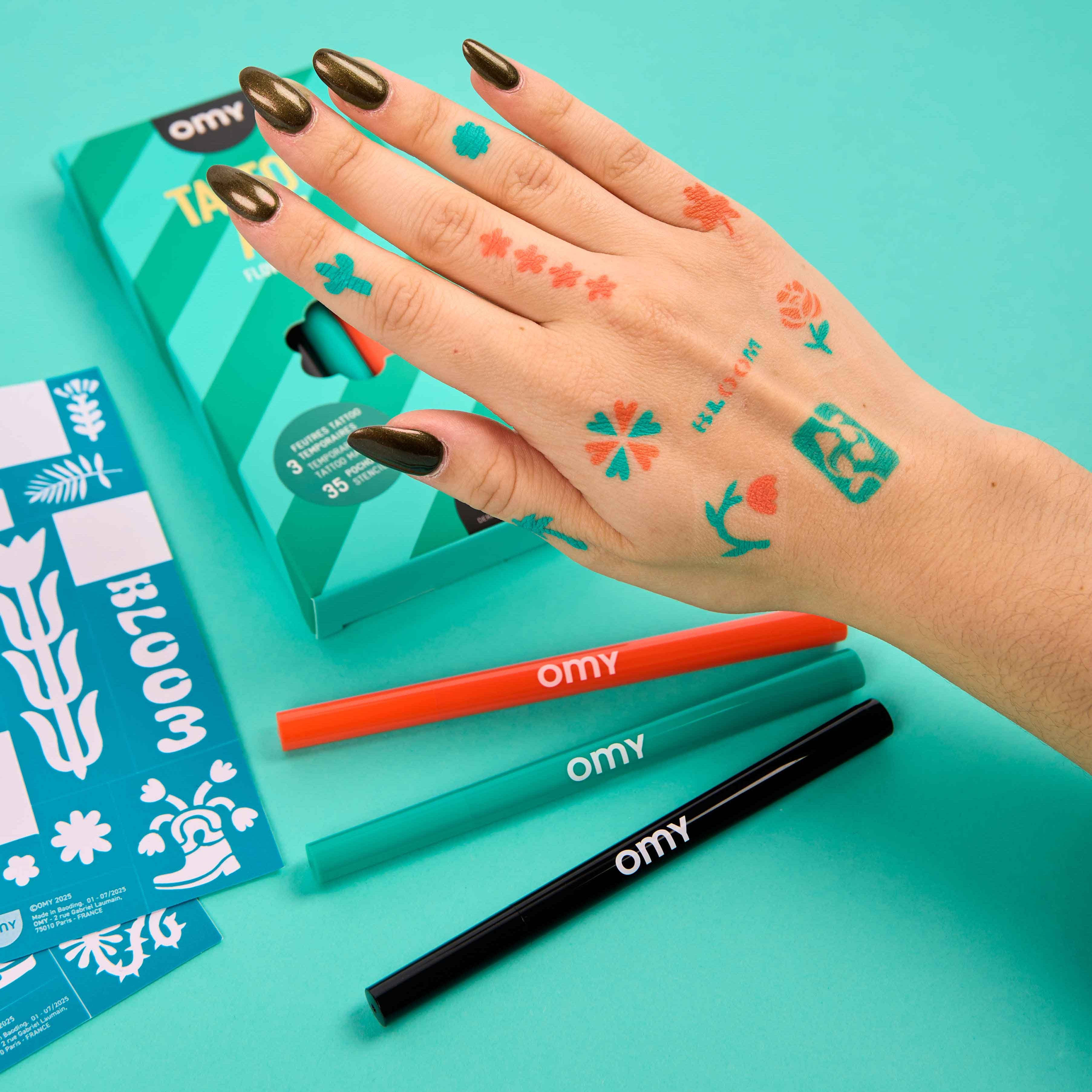 Tatouages temporaires floraux dessinés à la main avec feutres Tattoo Art Flower Power OMY