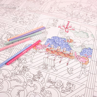 Detalhe do poster Dance com lápis de cor pousados sobre as ilustrações