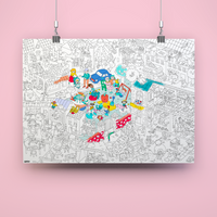 Ausmalposter „Kids Life“ aufgehängt, Schwarz-Weiß-Version, voller verspielter Details