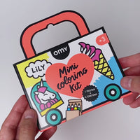 Vidéo du Mini Coloring Kit Lily OMY en forme de camion de glaces : 1 poster à colorier et 4 crayons, dès 3 ans